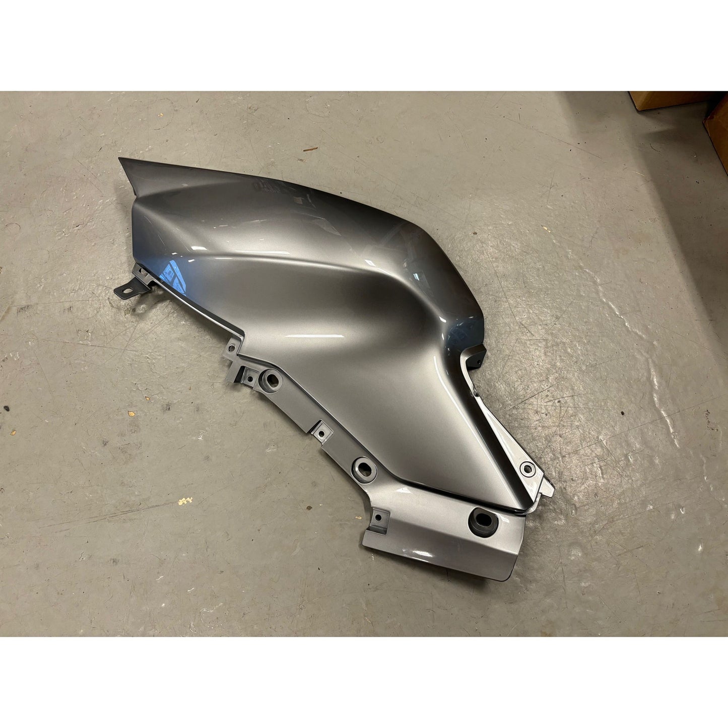 Tankpanel Vänster CFORCE 625 (silver)