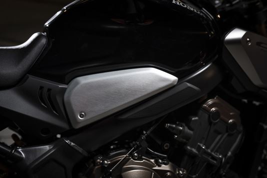 Honda CB650R Sidopanel Alu